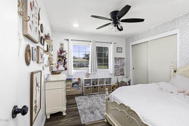 6100 Carter Ave, Bakersfield, CA 93308 - bedroom with dark wood-style flooring, a closet, ceiling fan, and recessed lighting