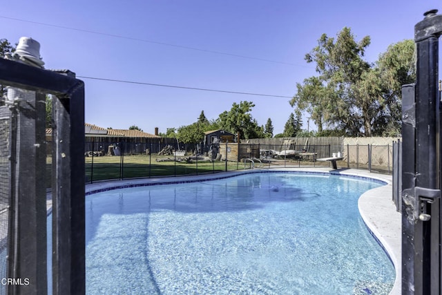6100 Carter Ave, Bakersfield, CA 93308 - view of swimming pool featuring a fenced backyard and a diving board