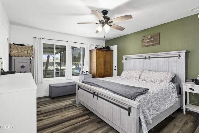 6100 Carter Ave, Bakersfield, CA 93308 - bedroom with dark wood-style flooring and a ceiling fan