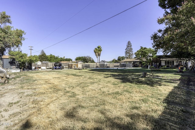 6100 Carter Ave, Bakersfield, CA 93308 - view of yard
