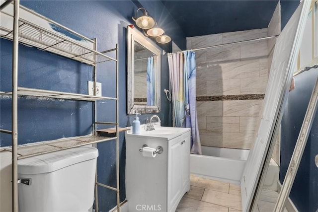 3561 E 6th St, Los Angeles, CA 90023 - full bath featuring shower / bath combo and vanity