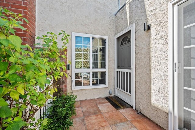 823 Daffodil, Riverside, CA 92507 - entrance to property with stucco siding