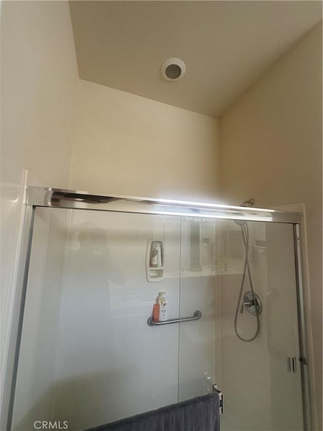1185 Lantana Rd, Beaumont, CA 92223 - full bathroom featuring a stall shower
