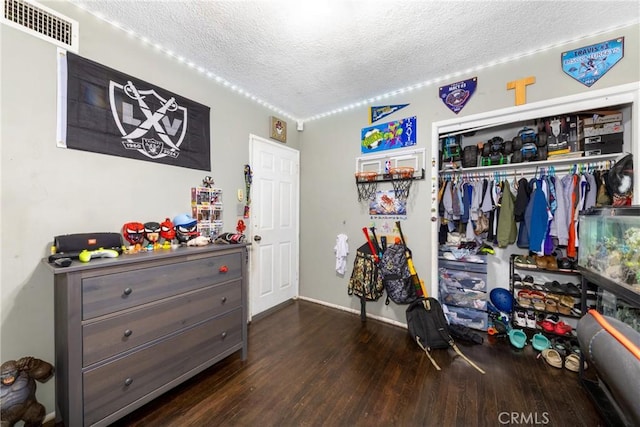 5082 La Madera Ave, El Monte, CA 91732 - bedroom with dark wood-style floors, a textured ceiling, and a closet