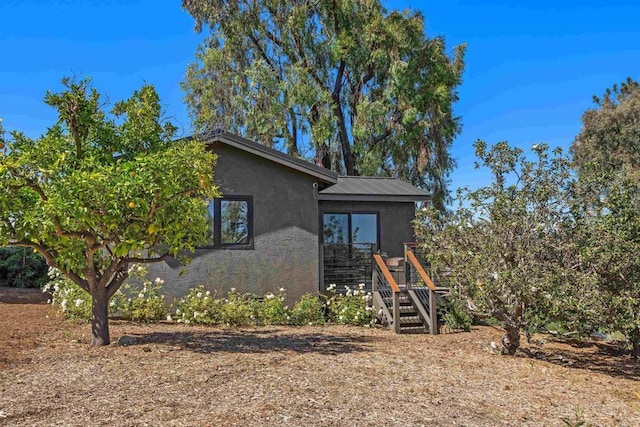 602 Sereno View Rd, Encinitas, CA 92024 - view of front facade with stucco siding