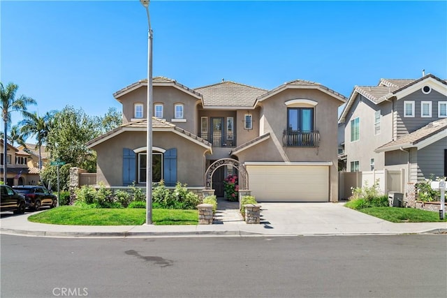 15 Lyon Rdg, Aliso Viejo, CA 92656 - view of front of home featuring stucco siding, driveway, and an attached garage