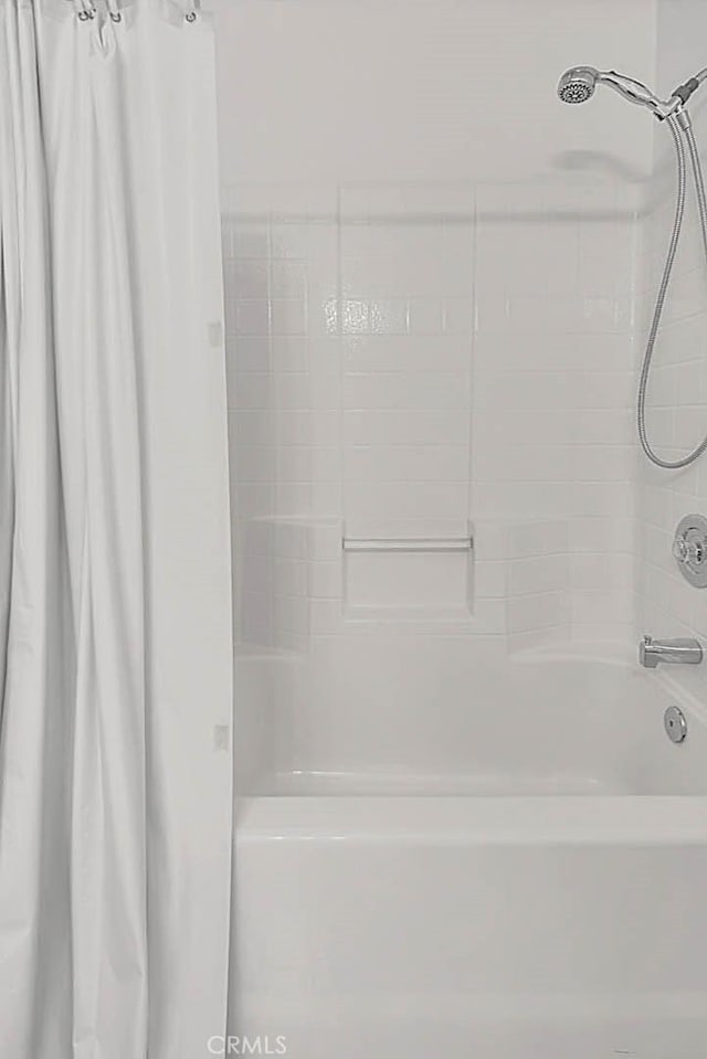 14158 Tu Su Cir, Apple Valley, CA 92307 - full bath featuring shower / bathtub combination with curtain