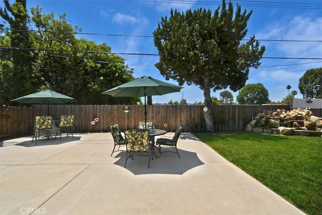 19536 Kittridge St, Reseda, CA 91335 - fenced backyard featuring a patio and outdoor dining area