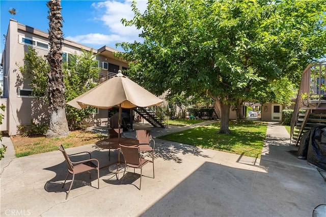 7135 Coldwater Canyon Ave Unit 16, North Hollywood, CA 91605 - view of patio with stairway