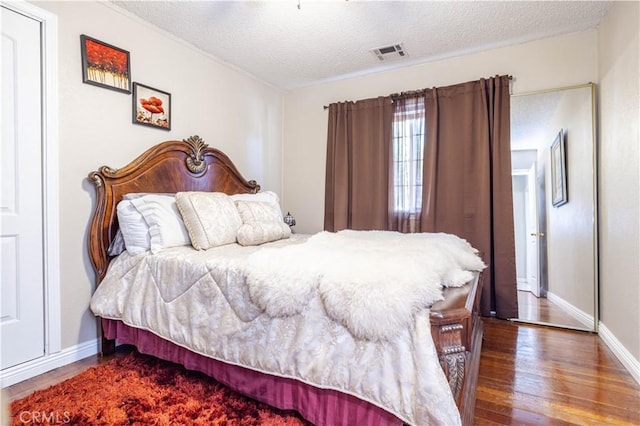 14724 Maclay St, San Fernando, CA 91345 - bedroom featuring wood finished floors and a textured ceiling