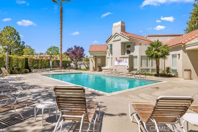 2823 W W Ave K12, Unit 136, Lancaster, CA 93536 - community pool with a patio