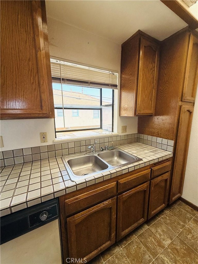 4043 Utah St Unit 8, San Diego, CA 92104 - kitchen with dishwashing machine and tile countertops