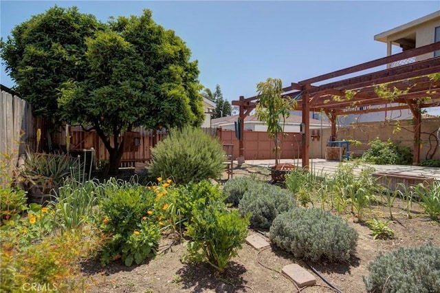 571 W 17th St, San Pedro, CA 90731 - fenced backyard with a pergola and a patio