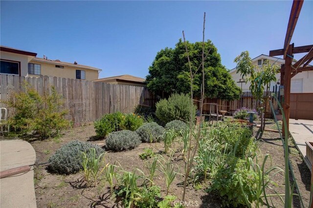 571 W 17th St, San Pedro, CA 90731 - view of fenced backyard
