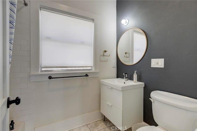 571 W 17th St, San Pedro, CA 90731 - bathroom featuring vanity and curtained shower