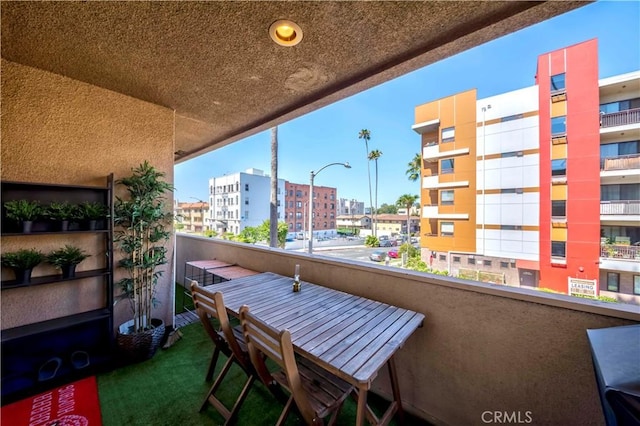 358 S Gramercy Pl Unit 201, Los Angeles, CA 90020 - view of balcony