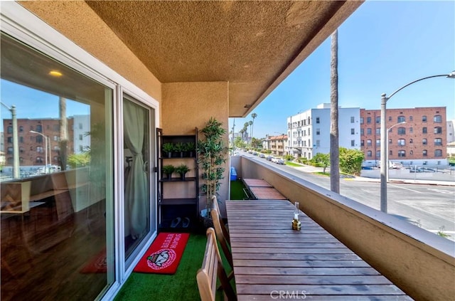 358 S Gramercy Pl Unit 201, Los Angeles, CA 90020 - view of balcony