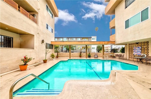 358 S Gramercy Pl Unit 201, Los Angeles, CA 90020 - community pool featuring a patio