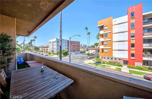 358 S Gramercy Pl Unit 201, Los Angeles, CA 90020 - view of balcony