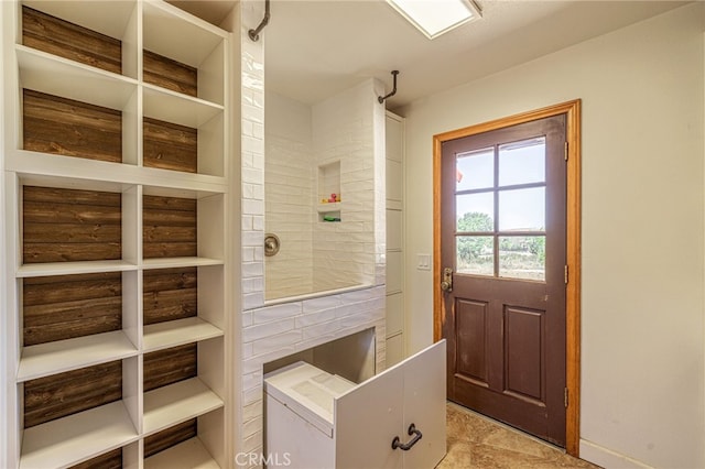 14320 Kiptree Dr, Lake Hughes, CA 93532 - entryway featuring baseboards