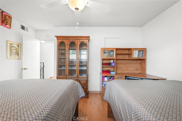 429 E Providencia Ave Unit B, Burbank, CA 91501 - bedroom with light wood finished floors, ceiling fan, and a textured ceiling