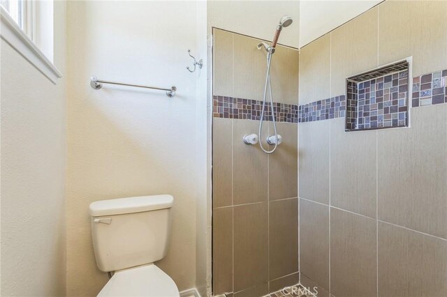 44740 Jefferson Ct, Lancaster, CA 93535 - full bath featuring a tile shower