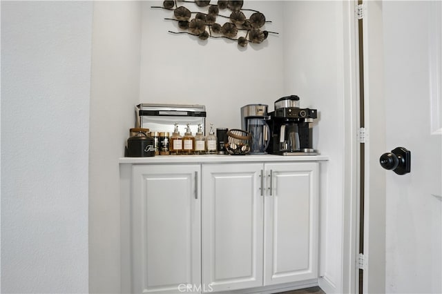 11715 Periwinkle Pl, Jurupa Valley, CA 91752 - view of indoor dry bar