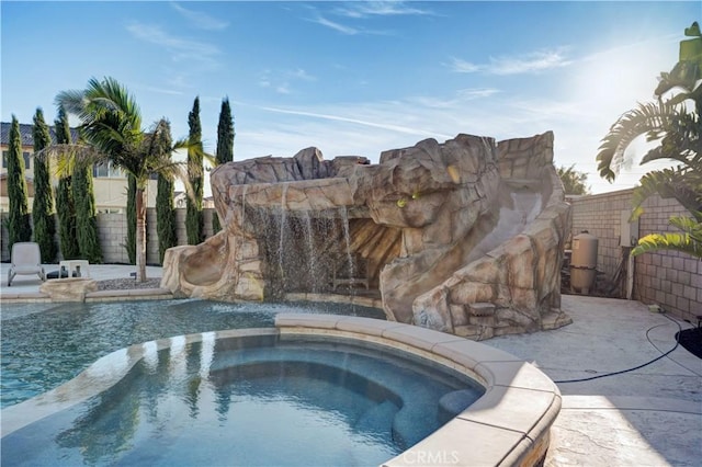 11715 Periwinkle Pl, Jurupa Valley, CA 91752 - view of swimming pool with an in-ground hot tub and a patio area