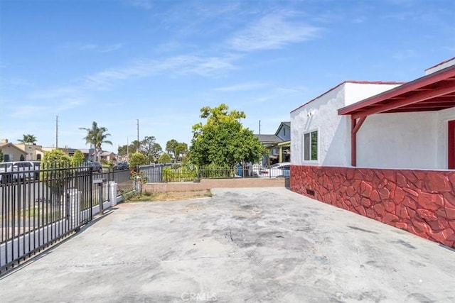 727 E 94th St, Los Angeles, CA 90002 - view of patio featuring a residential view