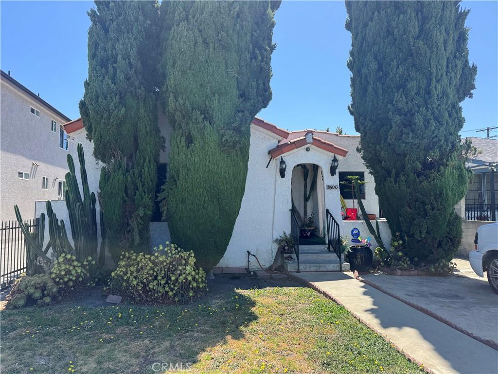 3500 S Norton Ave, Los Angeles, CA 90018 - mediterranean / spanish house featuring stucco siding
