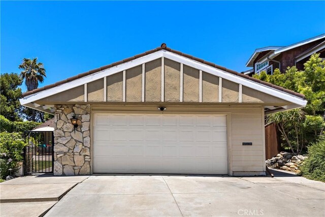 2805 Via Montecito, San Clemente, CA 92672 - garage featuring driveway