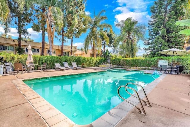 9860 Dale Ave Unit A8, Spring Valley, CA 91977 - view of pool featuring a patio area and area for grilling