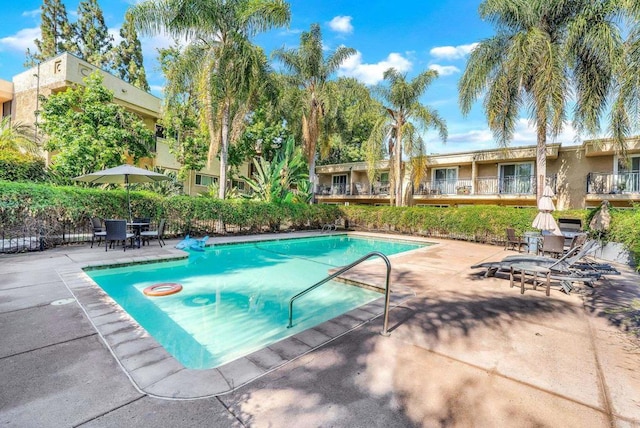 9860 Dale Ave Unit A8, Spring Valley, CA 91977 - community pool with a patio