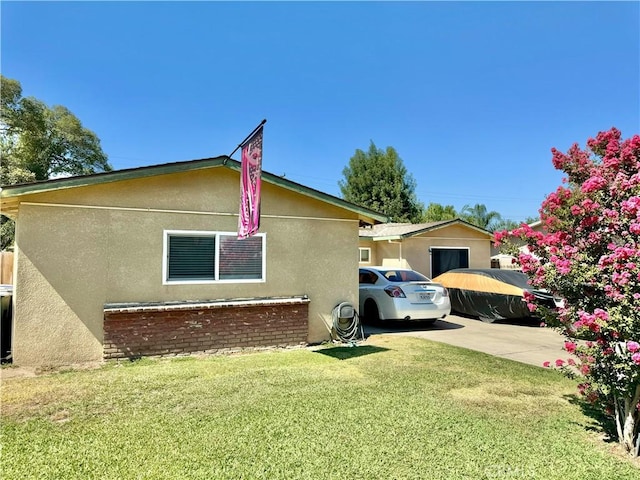 1602 W Dorothea Ave W, Visalia, CA 93277 - view of home's exterior featuring a yard and stucco siding