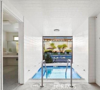 6812 Hyde Park Dr Unit C, San Diego, CA 92119 - view of swimming pool