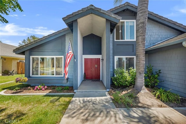 1358 Oakhurst Ct, Camarillo, CA 93010 - entrance to property featuring a lawn