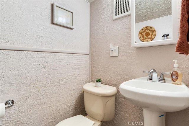 37667 Live Oak St, Angelus Oaks, CA 92305 - bathroom with toilet and a textured wall