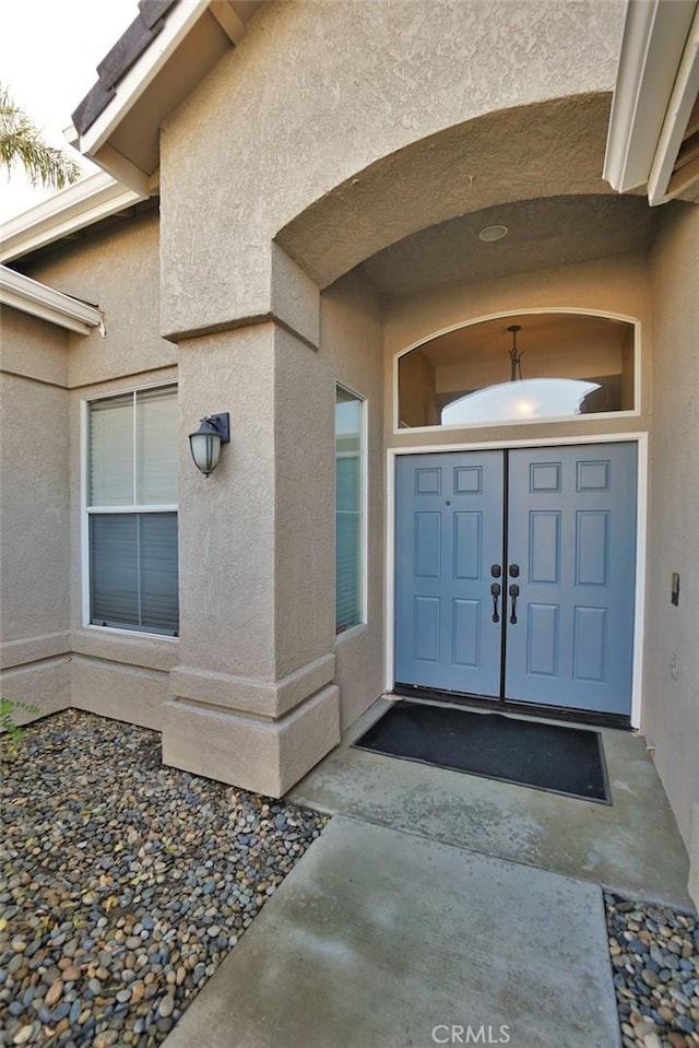 845 E Redwood Cir, Hanford, CA 93230 - property entrance featuring stucco siding