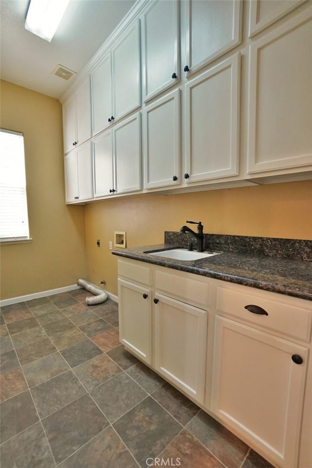 845 E Redwood Cir, Hanford, CA 93230 - laundry area with washer hookup and cabinet space