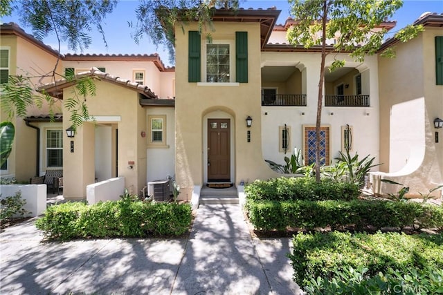 322 Dewdrop, Irvine, CA 92603 - mediterranean / spanish home featuring stucco siding