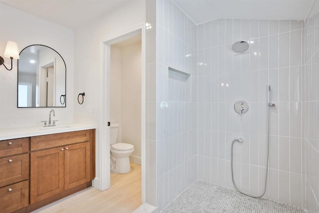 286 E Mission Rd, Corona, CA 92879 - bathroom with tiled shower, vanity, wood finished floors, and lofted ceiling