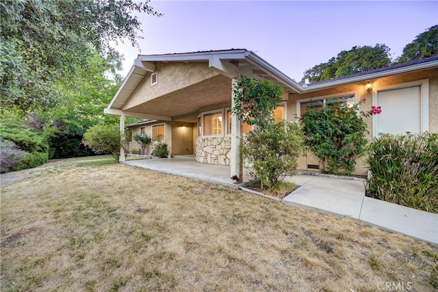 6305 Portola Rd, Atascadero, CA 93422 - view of front of property featuring stucco siding, a patio, and a front lawn