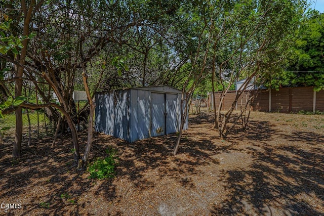 1373 Calle Crisantemo, Thousand Oaks, CA 91360 - view of yard with a shed
