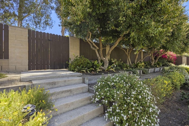 2142 Klamath Dr, Camarillo, CA 93010 - view of stairs