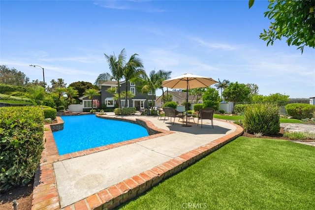 9 Phillips Cir, Laguna Niguel, CA 92677 - swimming pool with a patio