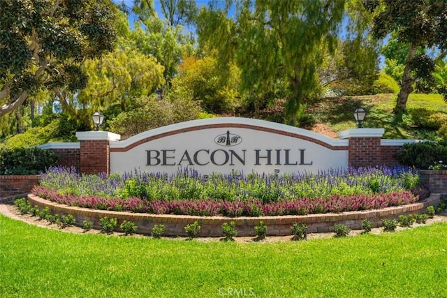 9 Phillips Cir, Laguna Niguel, CA 92677 - community sign with a lawn
