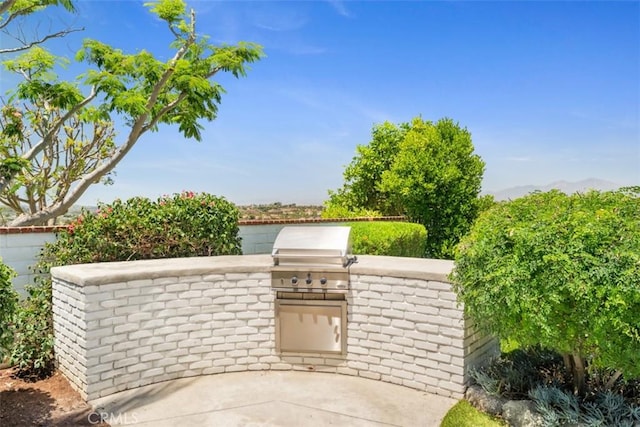 9 Phillips Cir, Laguna Niguel, CA 92677 - view of patio featuring an outdoor kitchen
