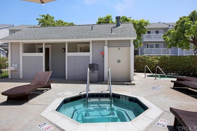 183 Mangano Cir, Encinitas, CA 92024 - community pool with a community hot tub and a patio