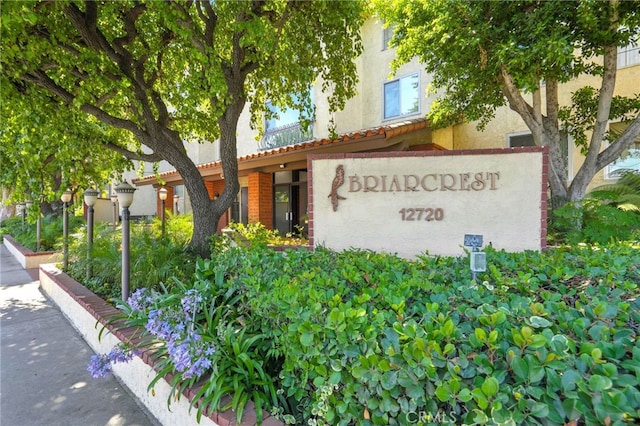 12720 Burbank Blvd Unit 121, Valley Village, CA 91607 - view of community sign