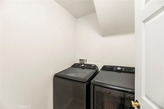 11209 Pinecone St, Corona, CA 92883 - laundry room featuring independent washer and dryer